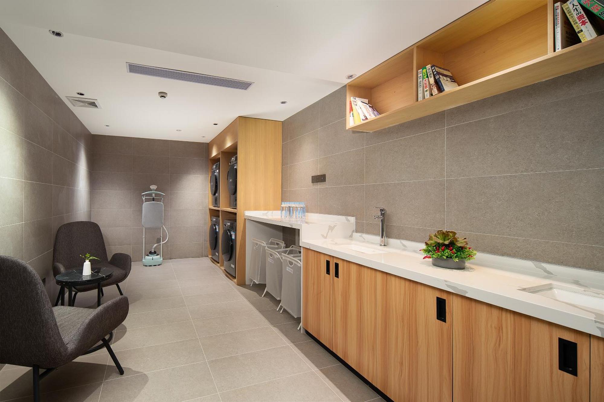 Langham Honor International Hotel Canton Fair Complex Branch - Free Shuttle To Canton Fair Complex During Canton Fair Period & Free Mini Bar Extérieur photo