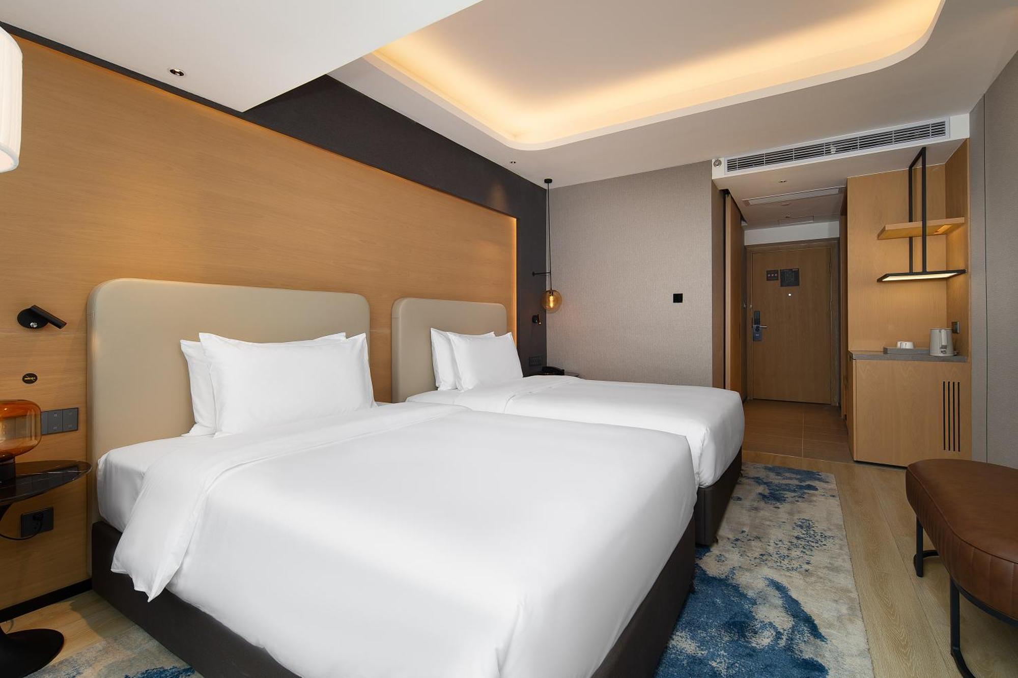 Langham Honor International Hotel Canton Fair Complex Branch - Free Shuttle To Canton Fair Complex During Canton Fair Period & Free Mini Bar Extérieur photo